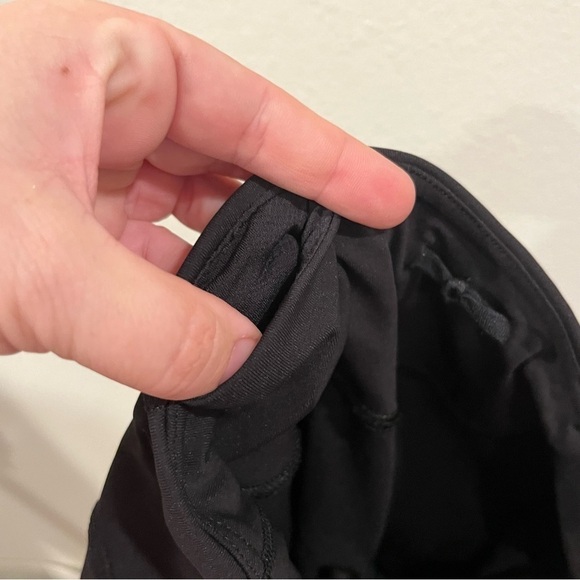 Lululemon black leggings size 4 with side leg pockets back pocket and panels - Picture 9 of 13